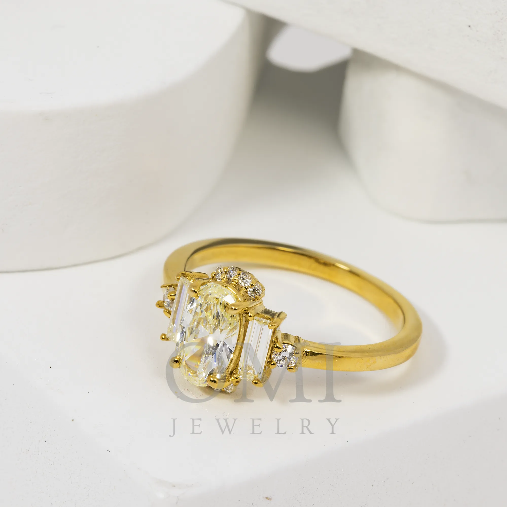 14K GOLD OVAL AND BAGUETTE DIAMOND ENGAGEMENT RING 1.25 CTW all